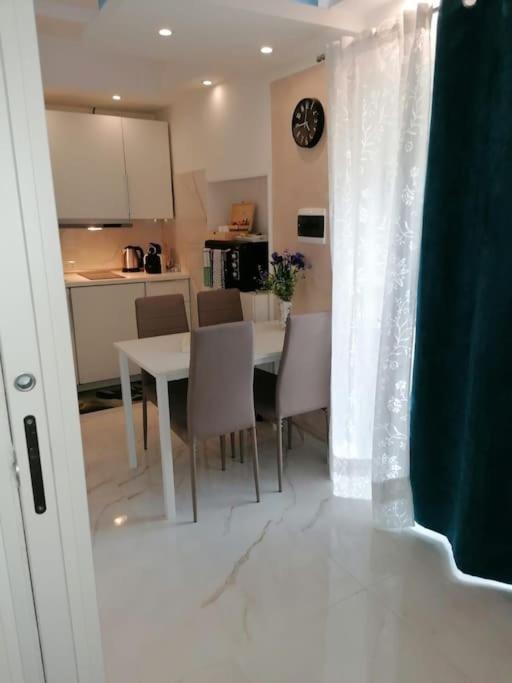 Fiumicino Aeroporto Casa Vacanze Iris Экстерьер фото