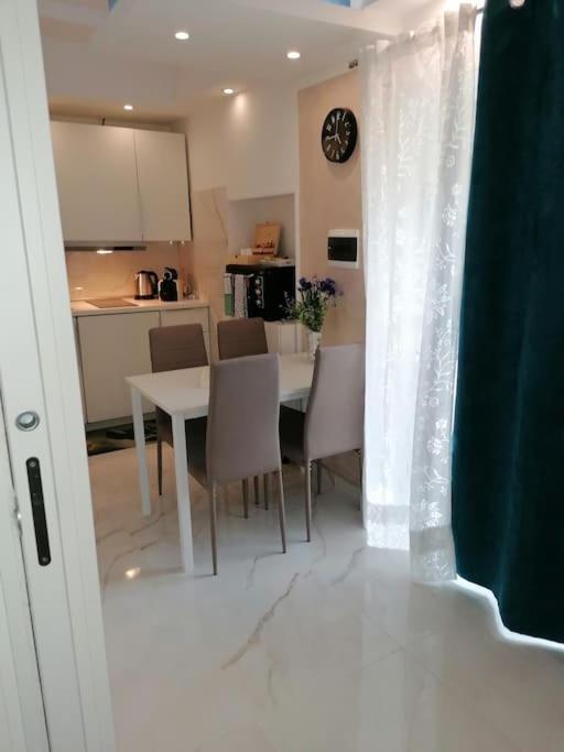 Fiumicino Aeroporto Casa Vacanze Iris Экстерьер фото