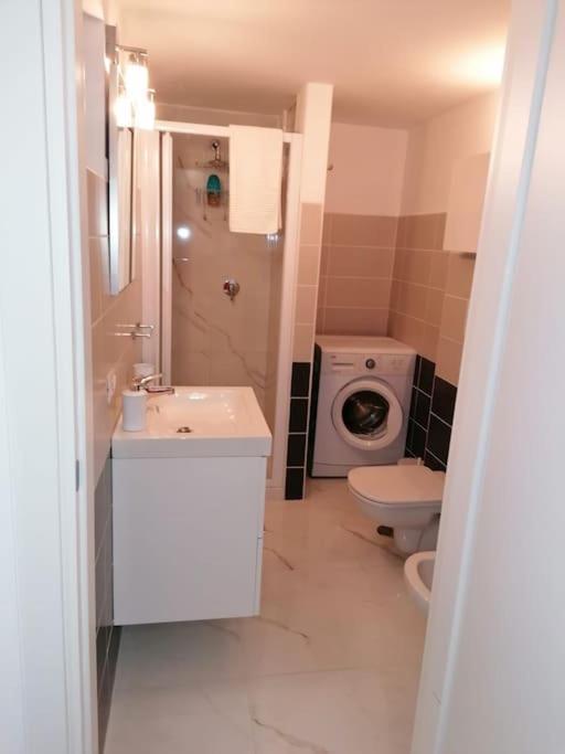 Fiumicino Aeroporto Casa Vacanze Iris Экстерьер фото